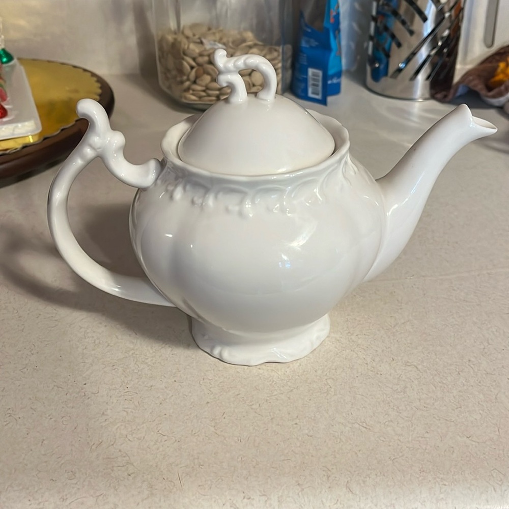 Graces teaware white teapot like new